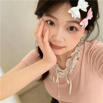 照片里的伴娘